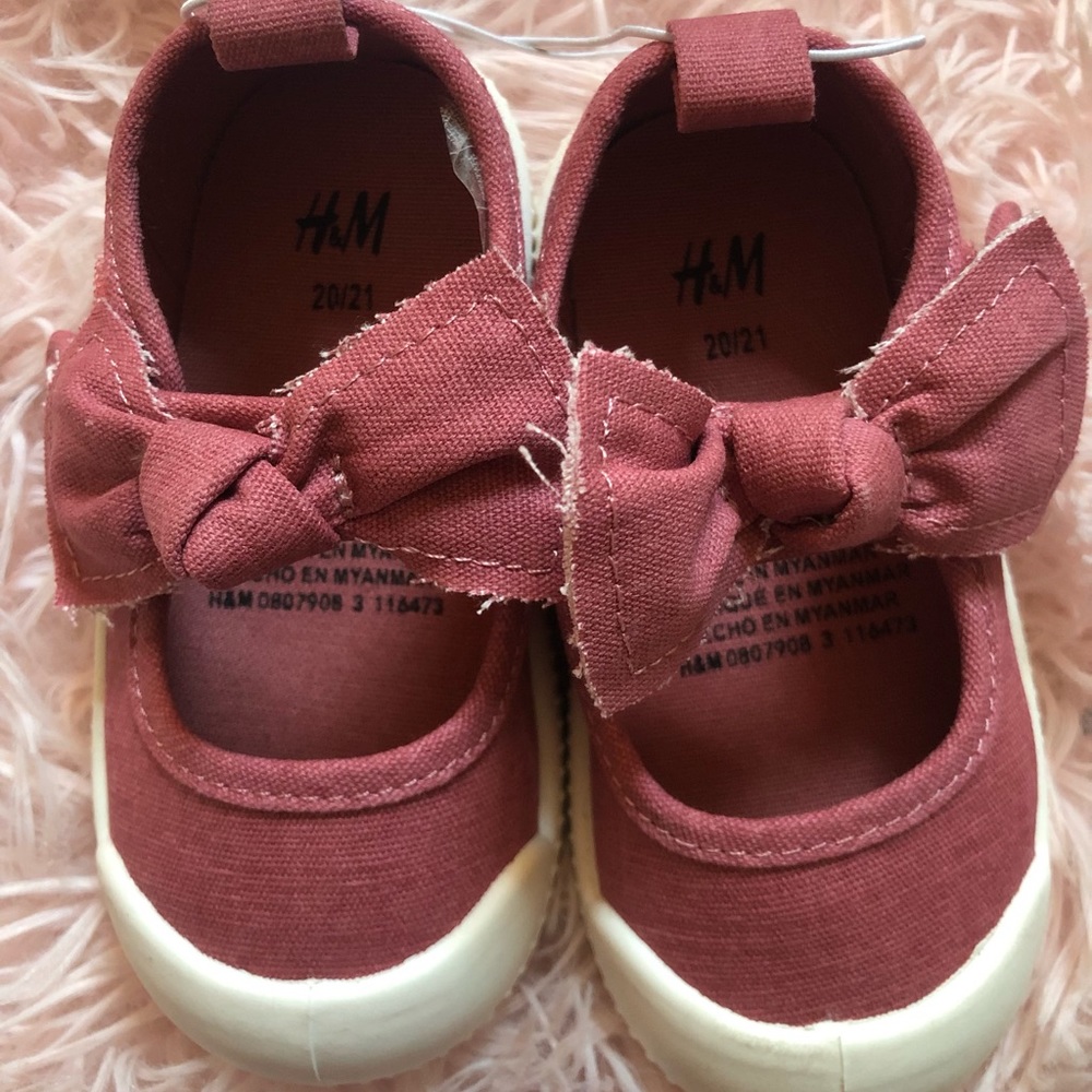 NWT H&M Toddler Girls Size 4-5 Slip-Ons